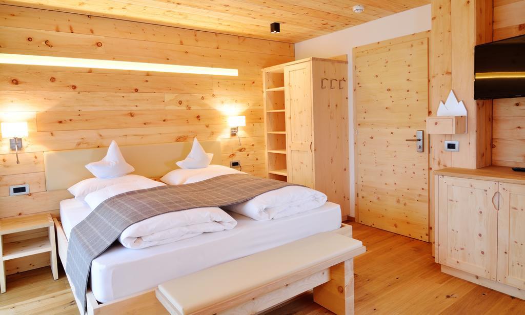 Chalet Elisabeth Dolomites Alpin & Charme Hotel Selva di Val Gardena Bilik gambar