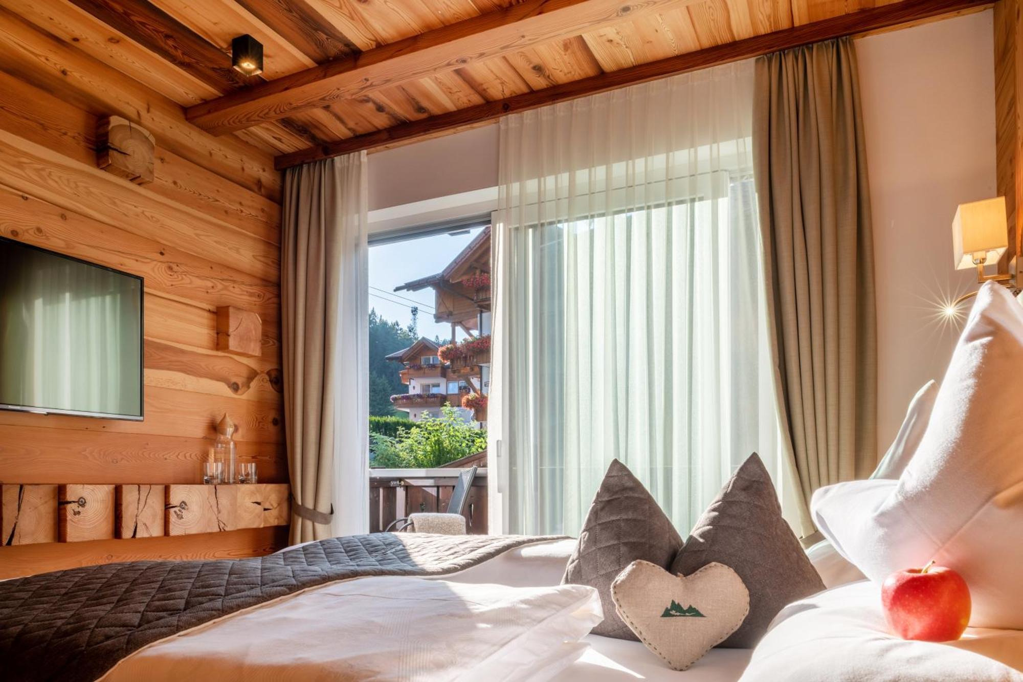Chalet Elisabeth Dolomites Alpin & Charme Selva di Val Gardena Luaran gambar
